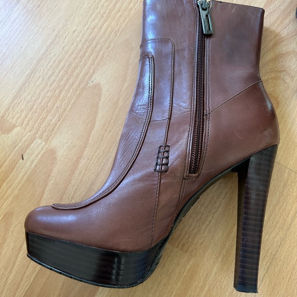 Calvin Klein Brenna Calf Walnut side Bootie Size 6 - Picture 4 of 5